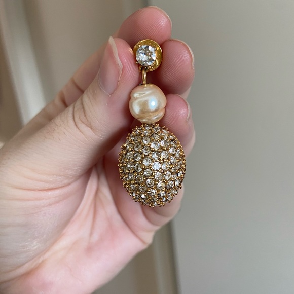 Oscar de la renta gold plated faux pearl earrings - Picture 3 of 7